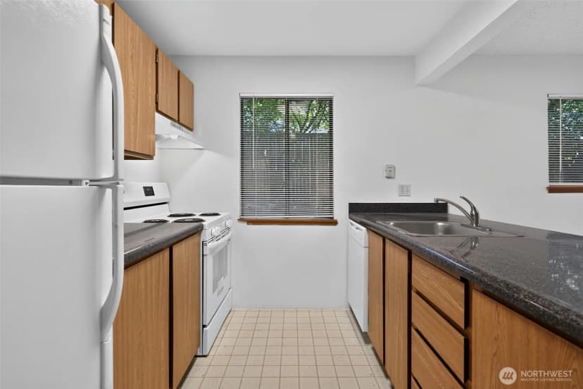 Property photo for 1740 Ne 86th Street #101, Seattle photo 4