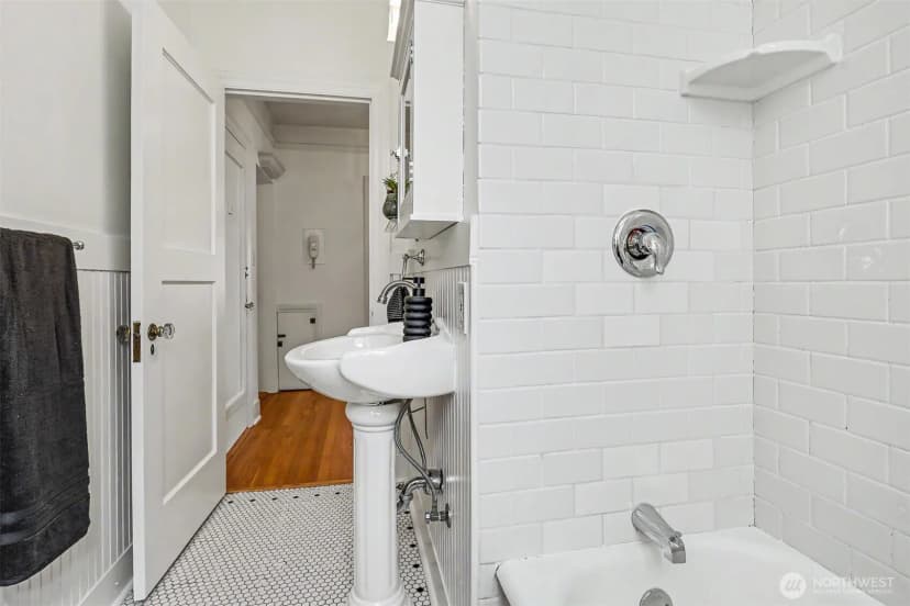 Property photo for 1808 Bigelow Avenue N #101b, Seattle photo 15