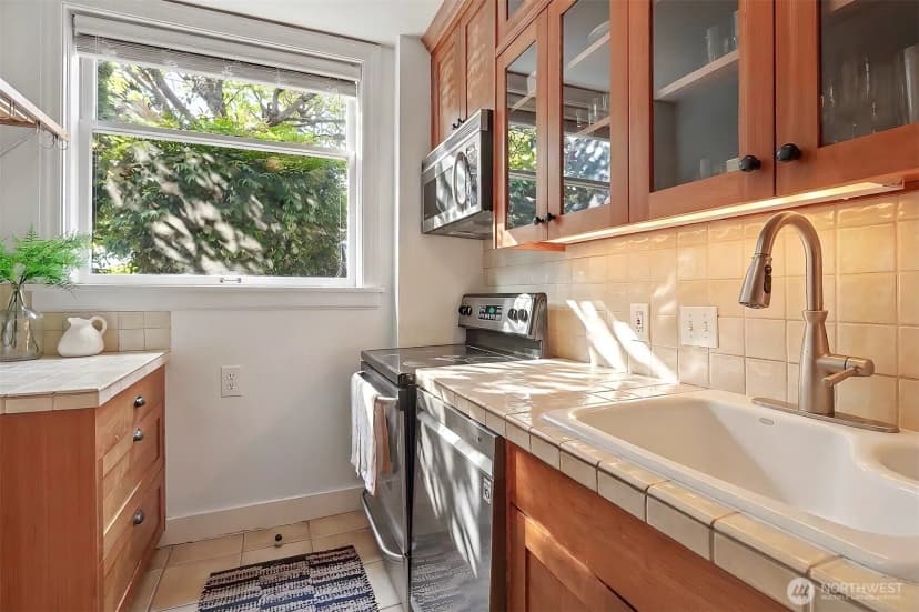 Property photo for 1808 Bigelow Avenue N #101b, Seattle photo 11