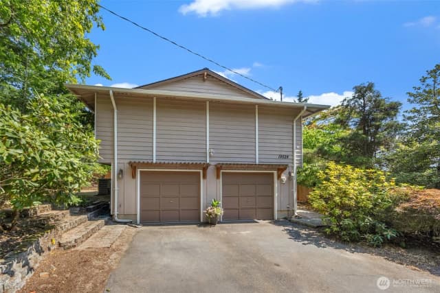 Property photo for 19524 53rd Avenue Ne, Lake Forest Park photo 3