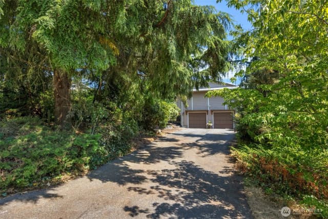 Property photo for 19524 53rd Avenue Ne, Lake Forest Park photo 4