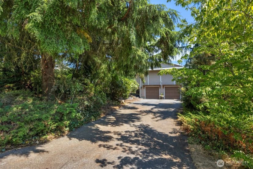 Property photo for 19524 53rd Avenue Ne, Lake Forest Park photo 4