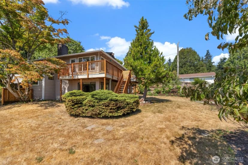 Property photo for 19524 53rd Avenue Ne, Lake Forest Park