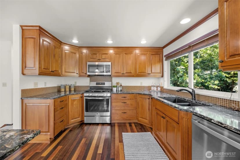 Property photo for 19524 53rd Avenue Ne, Lake Forest Park photo 12