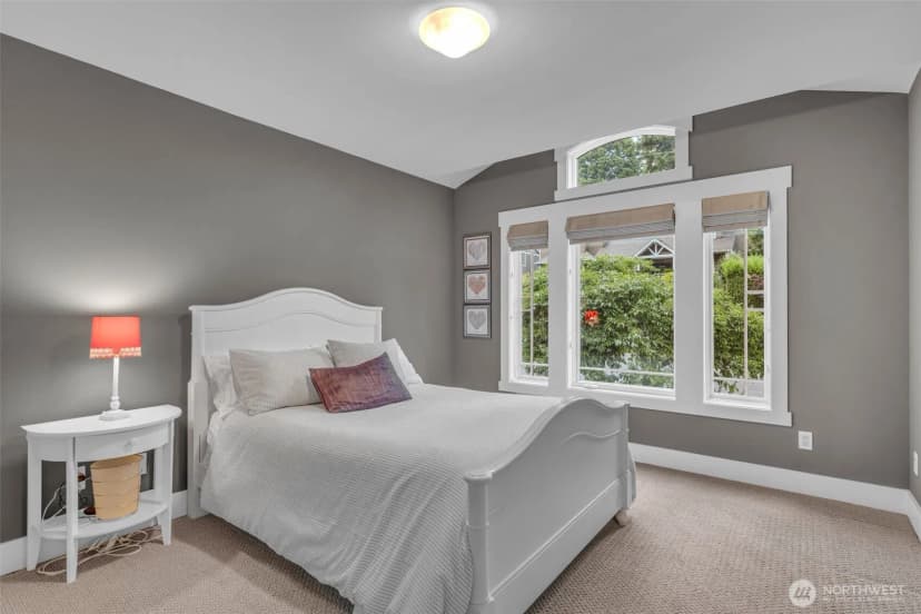 Property photo for 9845 Ne 22nd Street, Bellevue photo 26