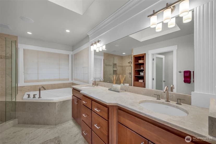 Property photo for 9845 Ne 22nd Street, Bellevue photo 25
