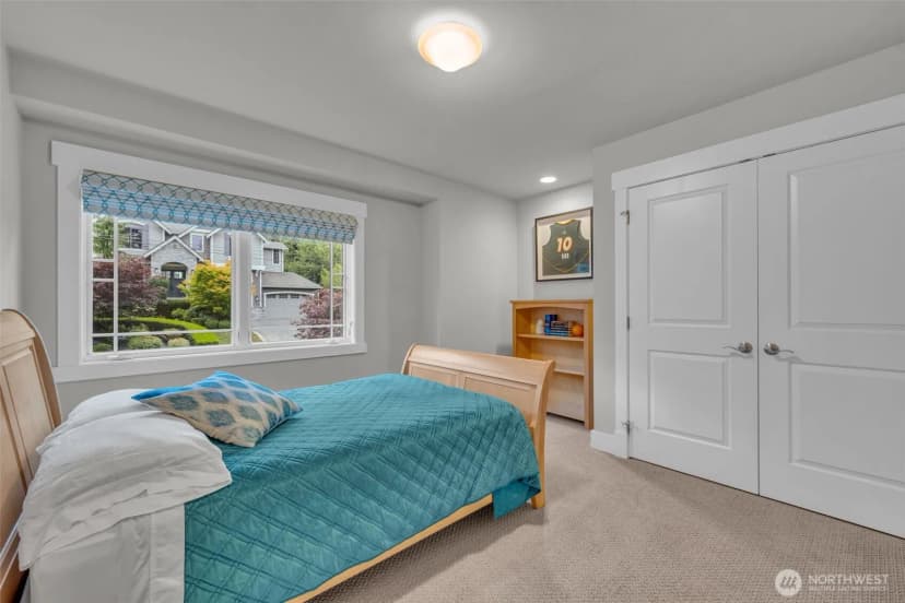 Property photo for 9845 Ne 22nd Street, Bellevue photo 27