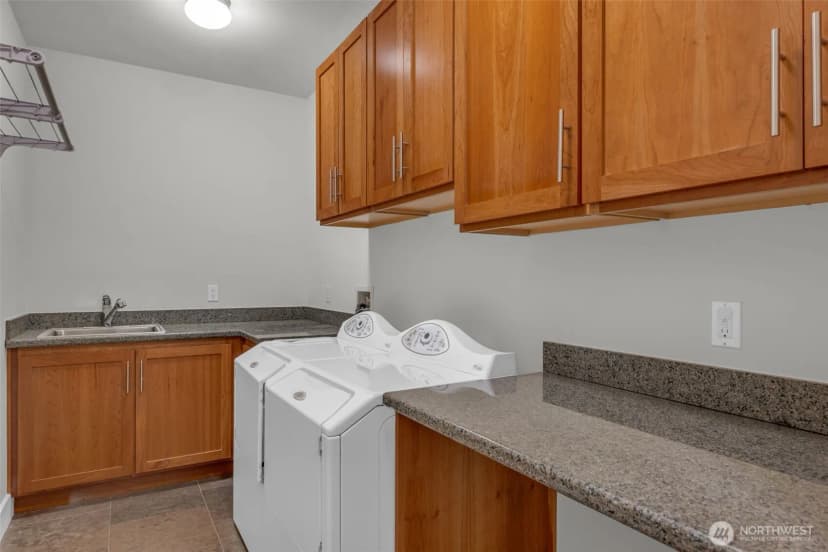 Property photo for 9845 Ne 22nd Street, Bellevue photo 33