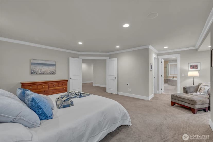 Property photo for 9845 Ne 22nd Street, Bellevue photo 22