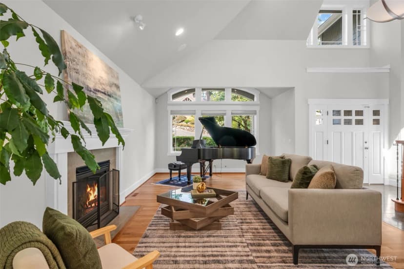 Property photo for 9845 Ne 22nd Street, Bellevue photo 6