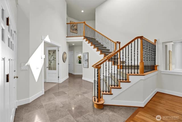 Property photo for 9845 Ne 22nd Street, Bellevue photo 5