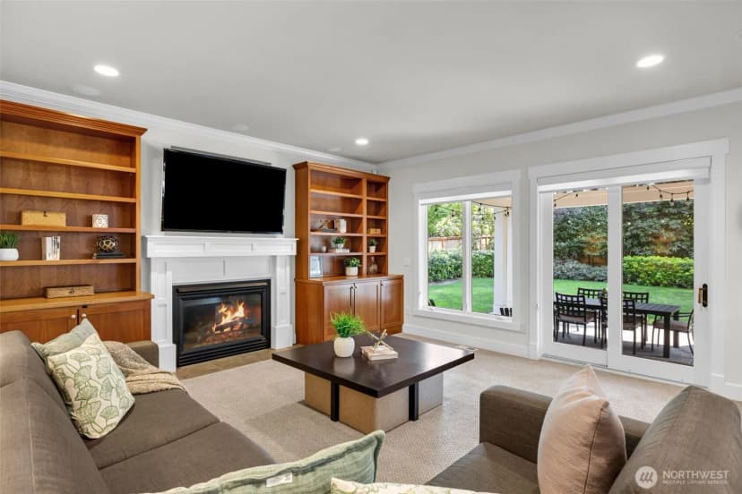 Property photo for 9845 Ne 22nd Street, Bellevue photo 10