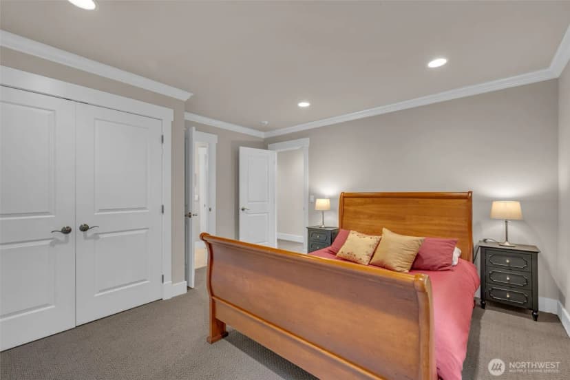 Property photo for 9845 Ne 22nd Street, Bellevue photo 28