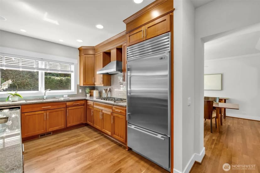 Property photo for 9845 Ne 22nd Street, Bellevue photo 13