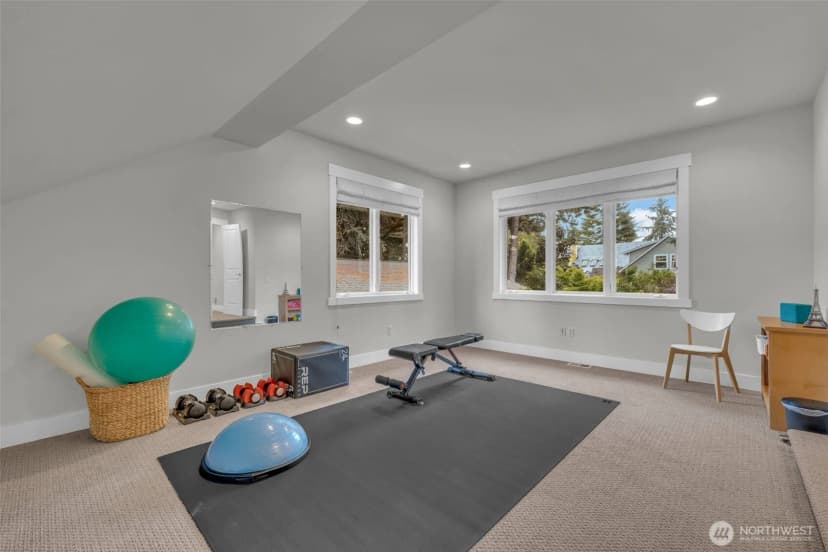 Property photo for 9845 Ne 22nd Street, Bellevue photo 32