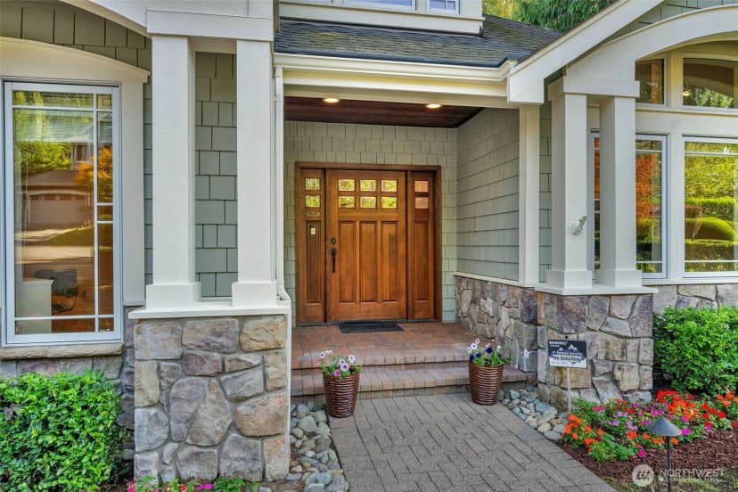 Property photo for 9845 Ne 22nd Street, Bellevue photo 4