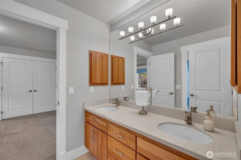 Property photo for 9845 Ne 22nd Street, Bellevue photo 31