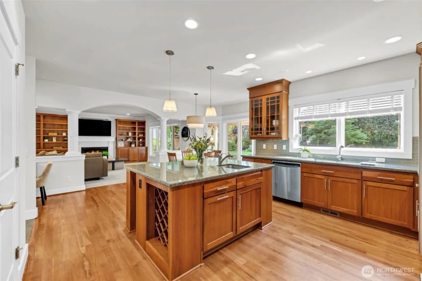 Property photo for 9845 Ne 22nd Street, Bellevue photo 14