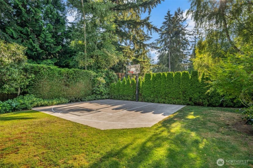 Property photo for 9845 Ne 22nd Street, Bellevue photo 38