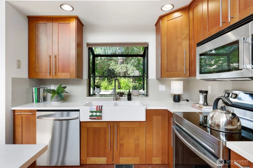 Property photo for 9559 45th Avenue Ne, Seattle photo 11