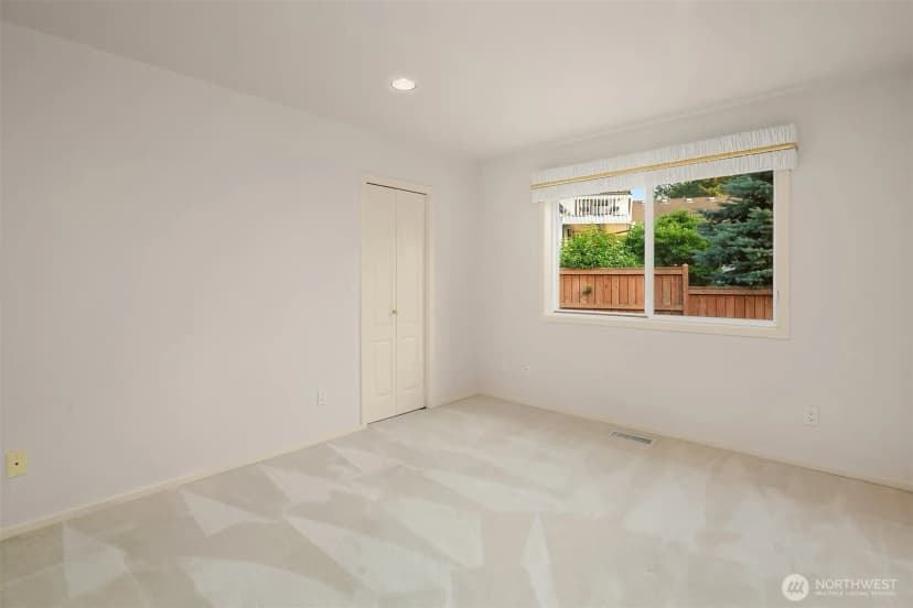 Property photo for 912 Cedar Street, Edmonds photo 23