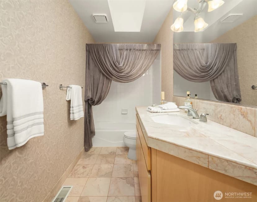 Property photo for 912 Cedar Street, Edmonds photo 21