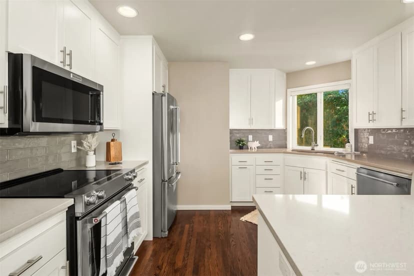 Property photo for 912 Cedar Street, Edmonds photo 12