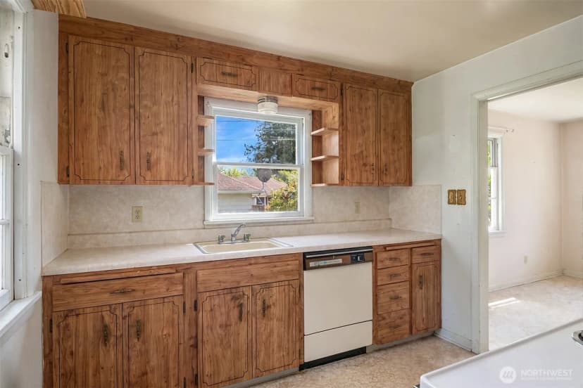 Property photo for 320 Ne 185th Street, Shoreline photo 7