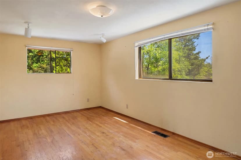 Property photo for 320 Ne 185th Street, Shoreline photo 18