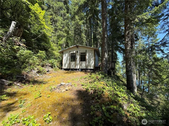 Property photo for 531 W Mackinaw Road, Shelton photo 3