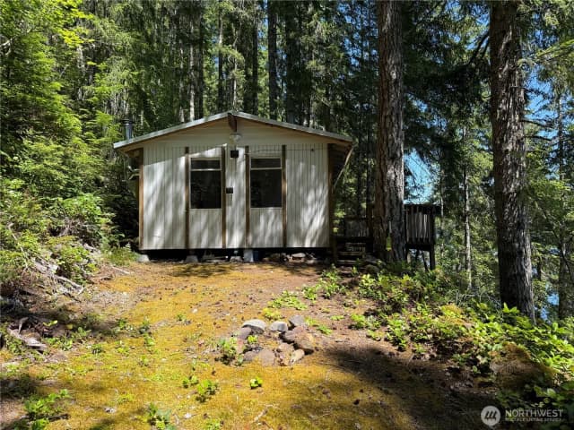Property photo for 531 W Mackinaw Road, Shelton photo 2