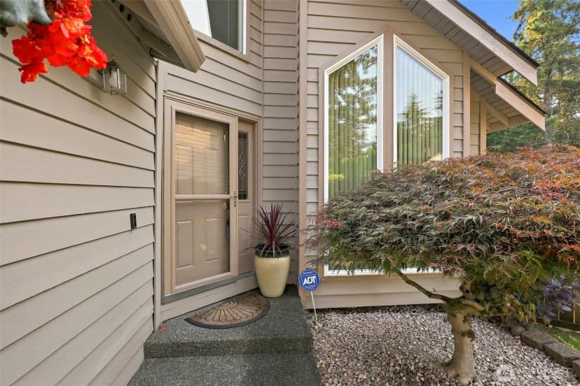 Property photo for 1105 Sw 352nd Street, Federal Way photo 3