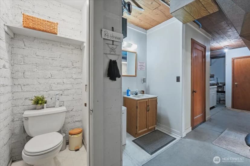 Property photo for 21 W 4th Avenue, Omak photo 18