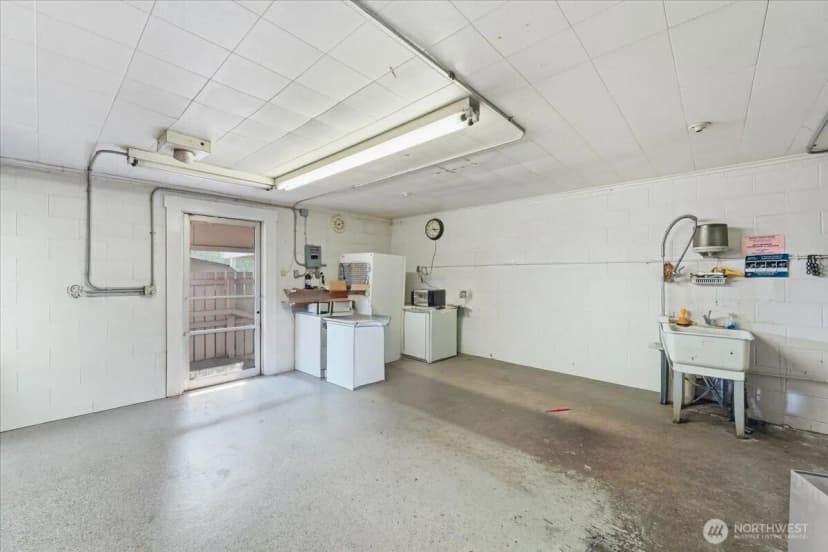 Property photo for 21 W 4th Avenue, Omak photo 16