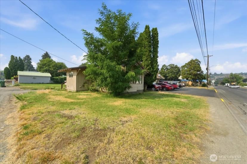 Property photo for 21 W 4th Avenue, Omak photo 33