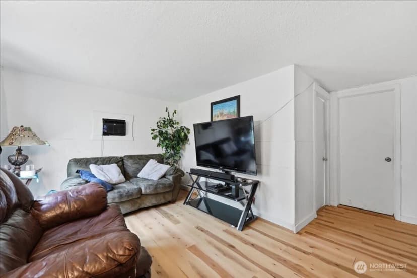 Property photo for 21 W 4th Avenue, Omak photo 31