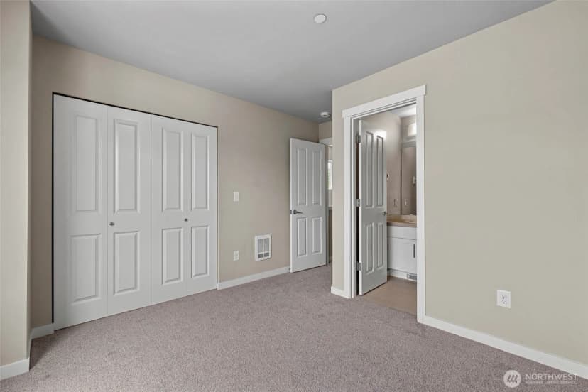 Property photo for 347 Vashon Court Ne, Renton photo 24