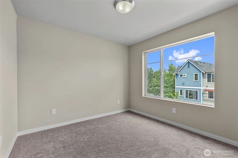 Property photo for 347 Vashon Court Ne, Renton photo 23