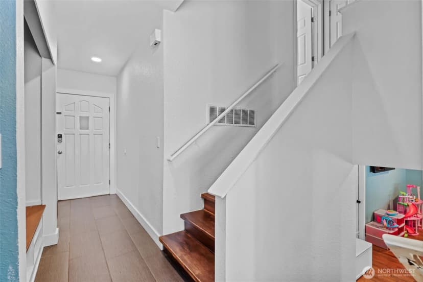 Property photo for 5021 577th Avenue Ne, Redmond photo 17