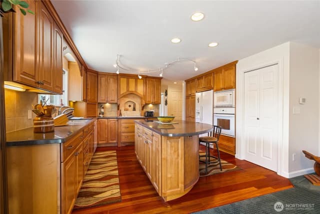 Property photo for 6994 Helweg Lane, Blaine photo 3