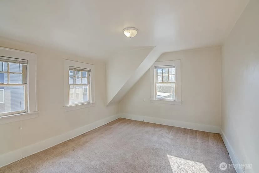 Property photo for 4247 7th Avenue Ne, Seattle photo 15