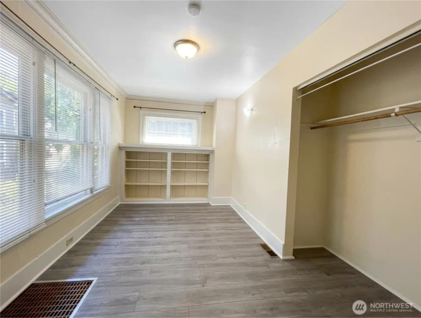 Property photo for 4247 7th Avenue Ne, Seattle photo 11