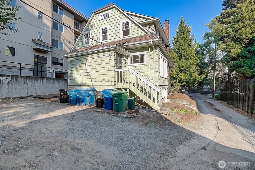 Property photo for 4247 7th Avenue Ne, Seattle photo 20