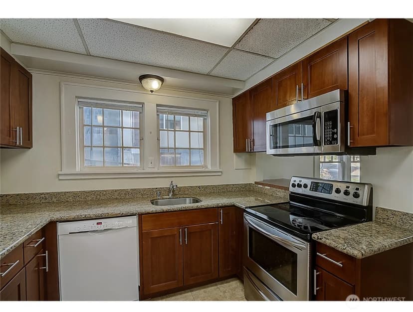 Property photo for 4247 7th Avenue Ne, Seattle photo 7