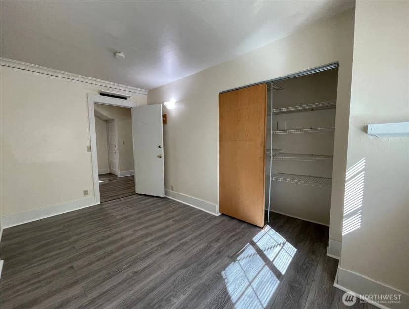 Property photo for 4247 7th Avenue Ne, Seattle photo 12