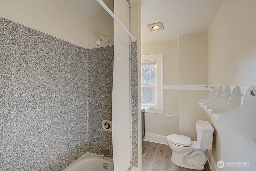 Property photo for 4247 7th Avenue Ne, Seattle photo 17
