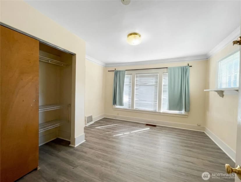 Property photo for 4247 7th Avenue Ne, Seattle photo 14