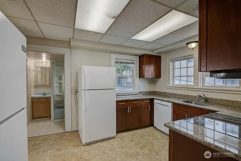 Property photo for 4247 7th Avenue Ne, Seattle photo 6