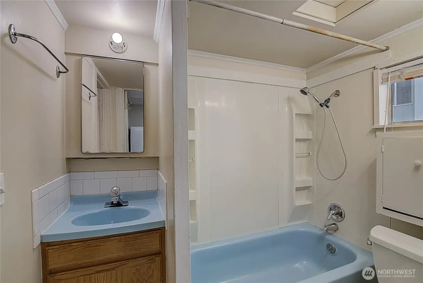 Property photo for 4247 7th Avenue Ne, Seattle photo 9