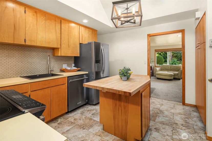 Property photo for 3229 Ne 87th Street, Seattle photo 6
